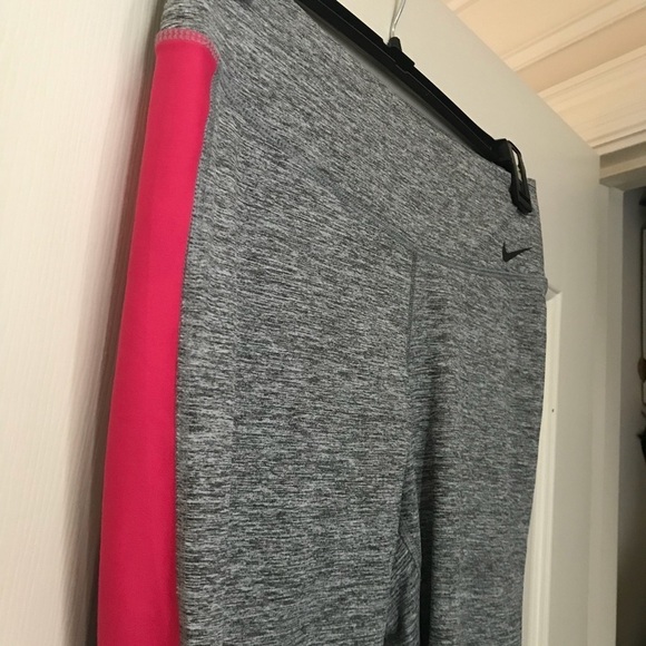 Nike Crop Training Dri-Fit Capri Leggings Pink/Gray Combo - Size Medium💛 - Picture 4 of 6